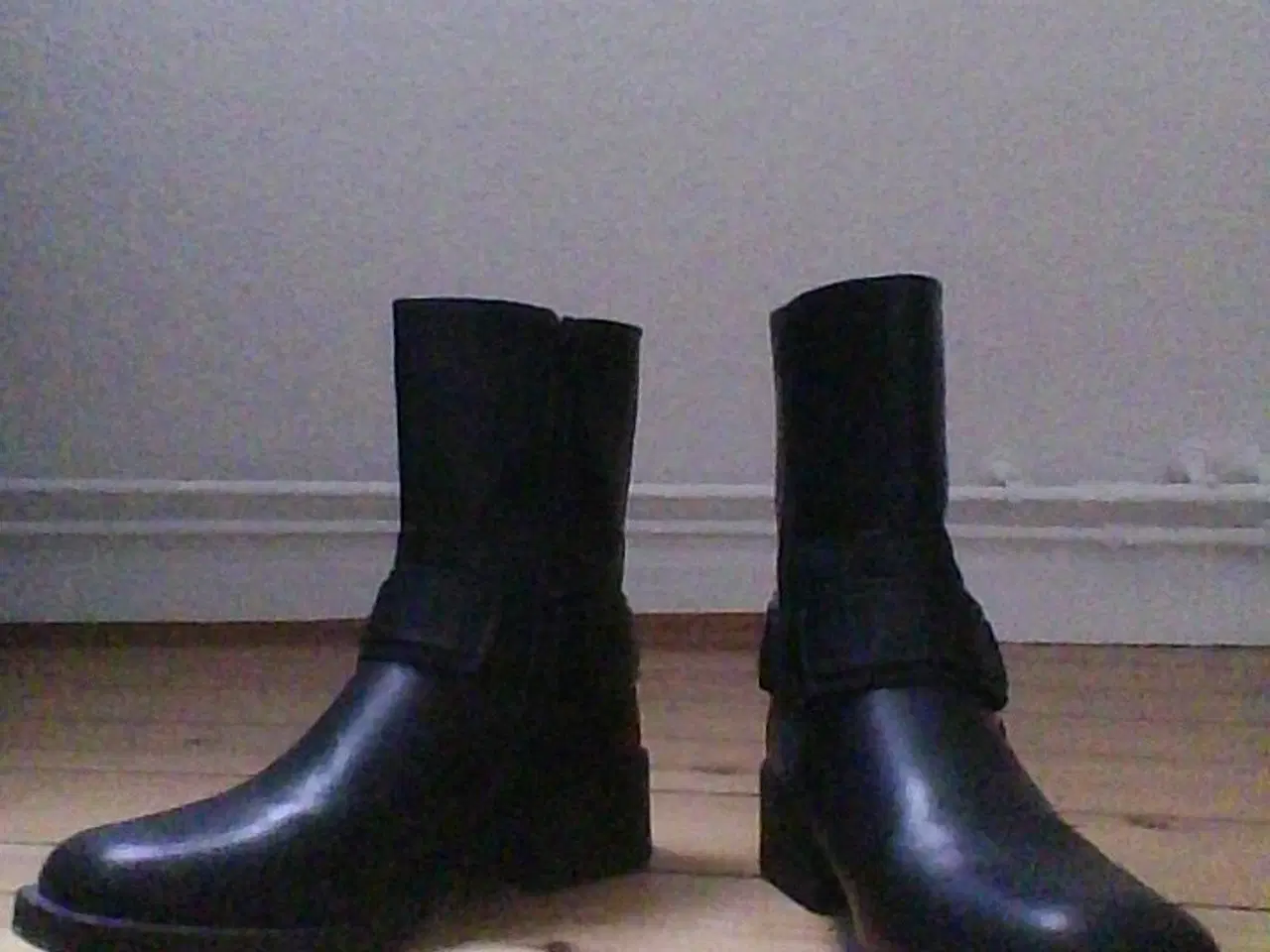 Billede 2 - Sorte læder støvler