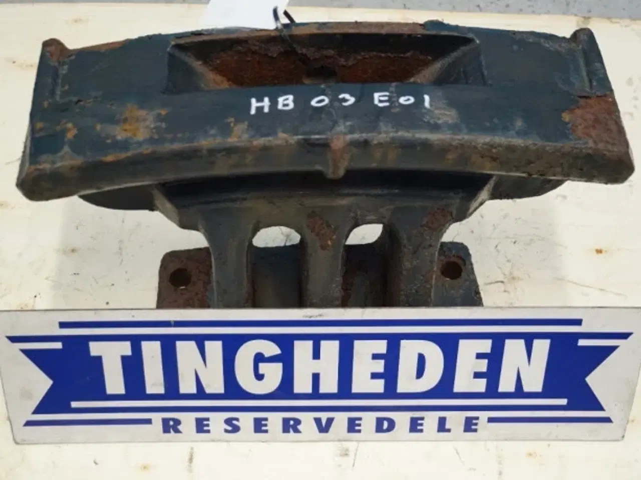 Billede 2 - New Holland TG285 Vægtklods Base 446069A1