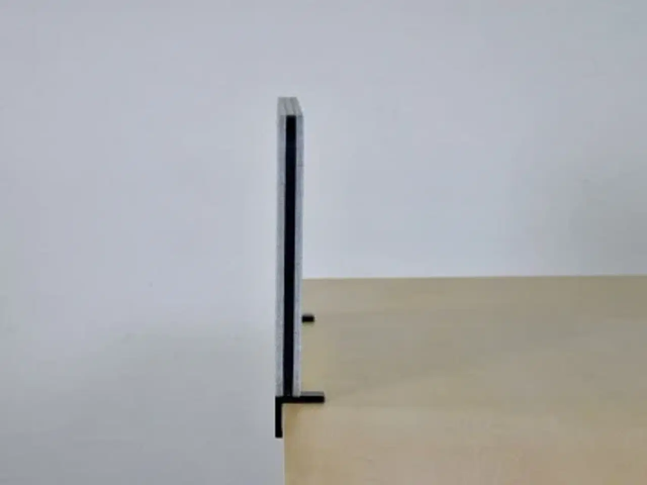 Billede 4 - Lintex edge bordskærm i lysegrå, inkl. 2 sorte beslag