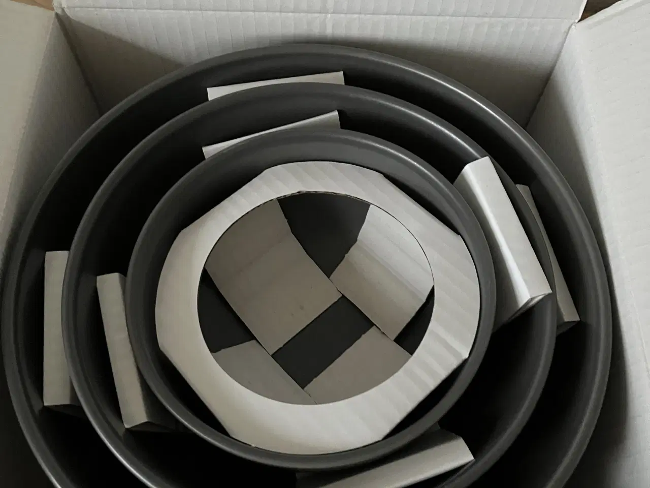 Billede 4 - HELT NYE grå Knabstrup skåle 