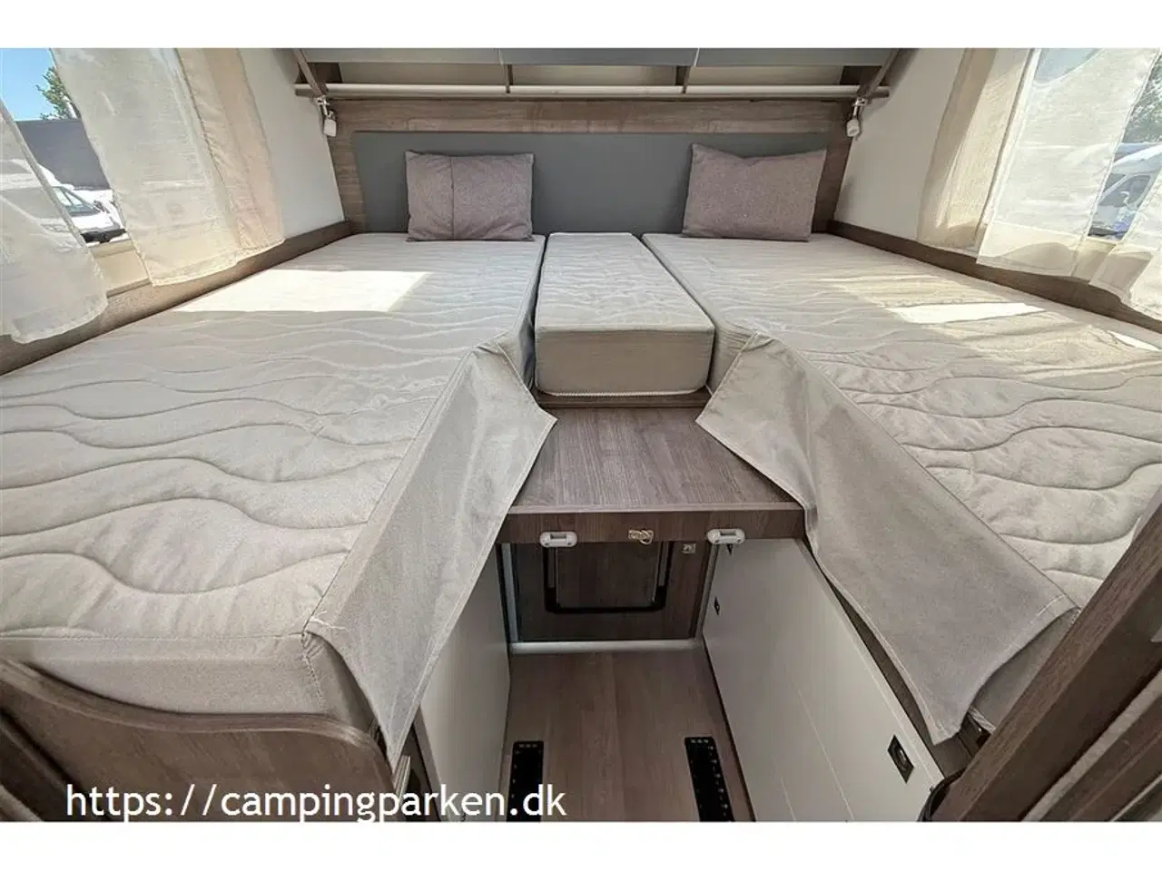 Billede 12 - 2022 - Benimar Amphitryon 967   Topmodel fra Benimar, vognen er udstyret som en luksuscamper, vandbåren varme, automatgear, lækkert design