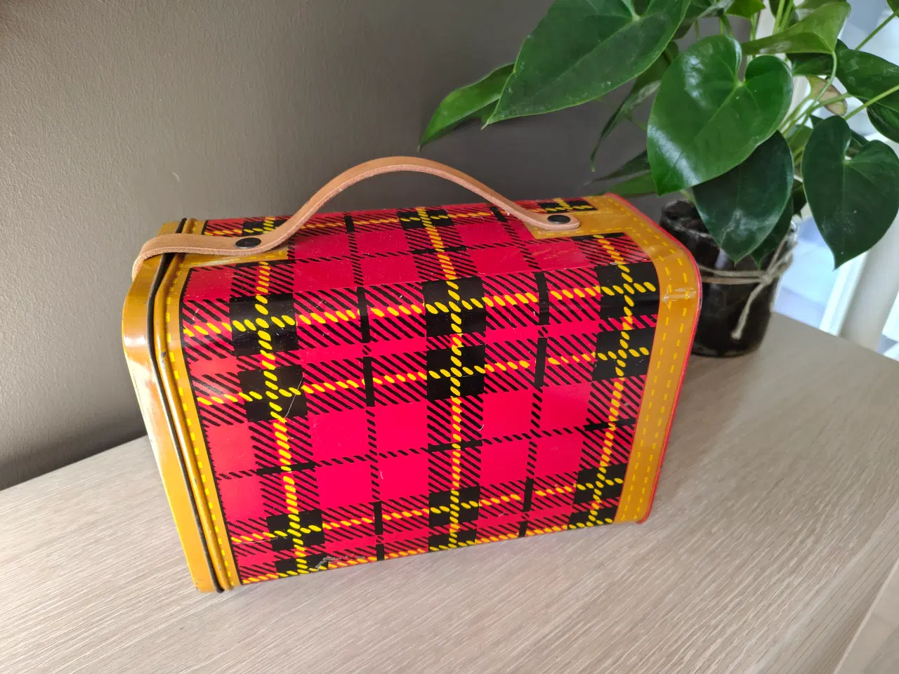 Billede 2 - Fin retro madkasse i metal