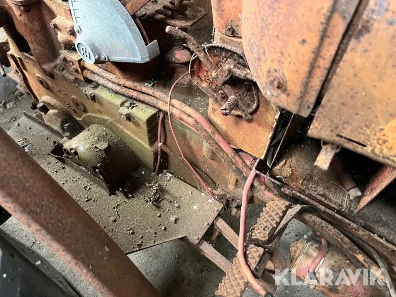 Billede 12 - Veterantraktor Farmall FU235