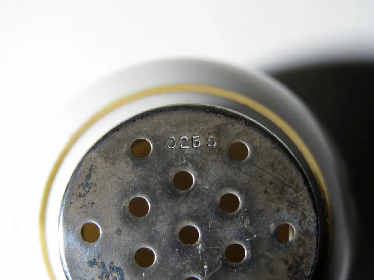 Billede 5 - Meget gamle saltbøsser med sølvlåg