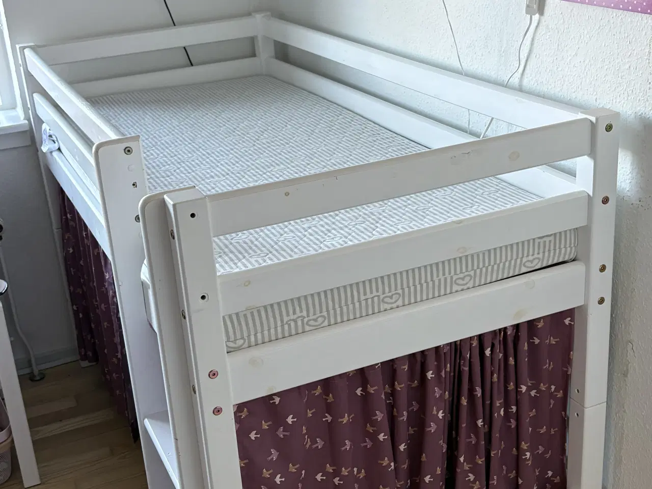 Billede 1 - Halv høj seng 