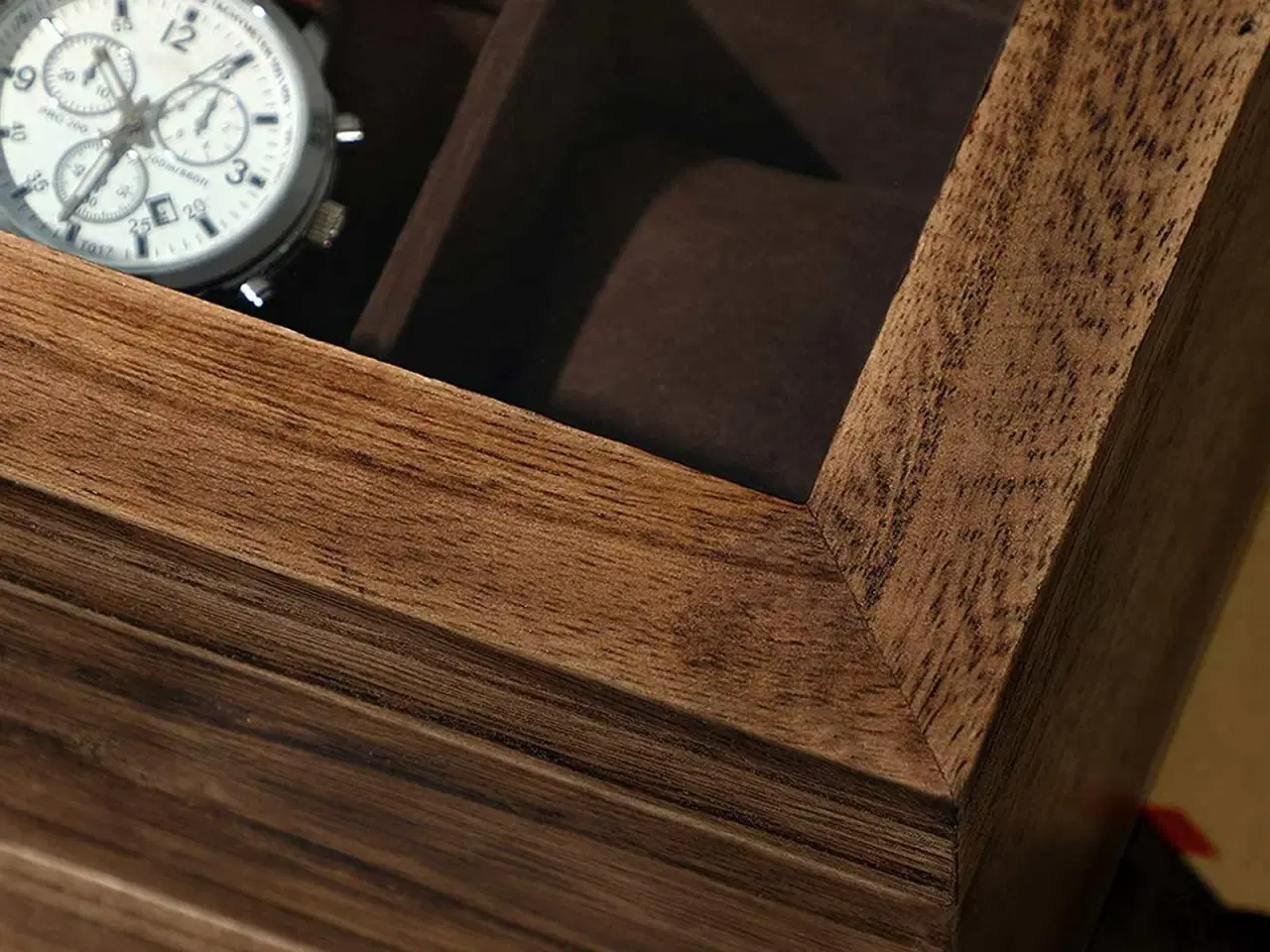 Billede 6 - Urkasse i træ med glaslåg 2 etager, 8 rum, rustik valnød