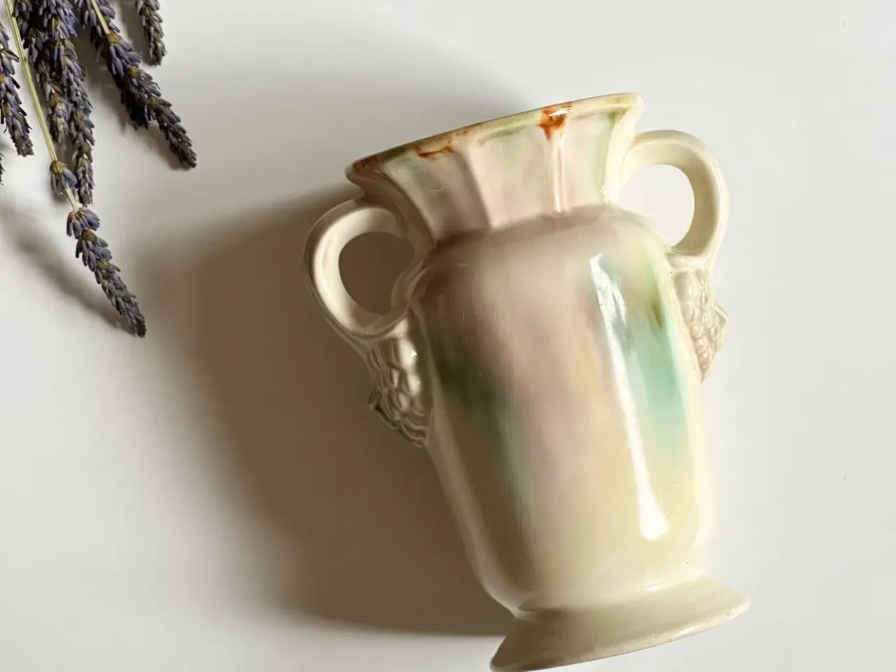 Billede 2 - Keramikvase, creme m pasteller