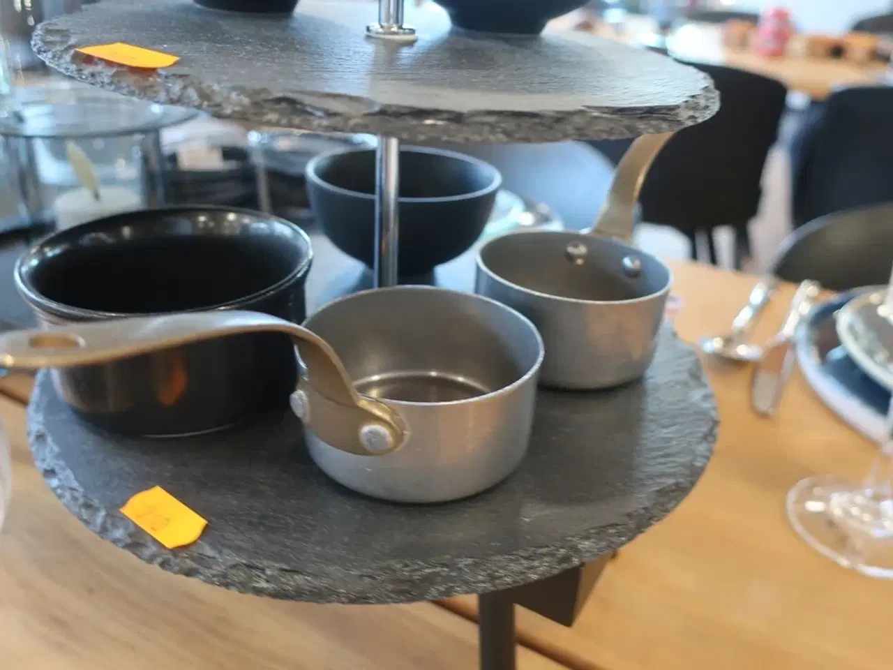 Billede 3 - Plateu med indhold