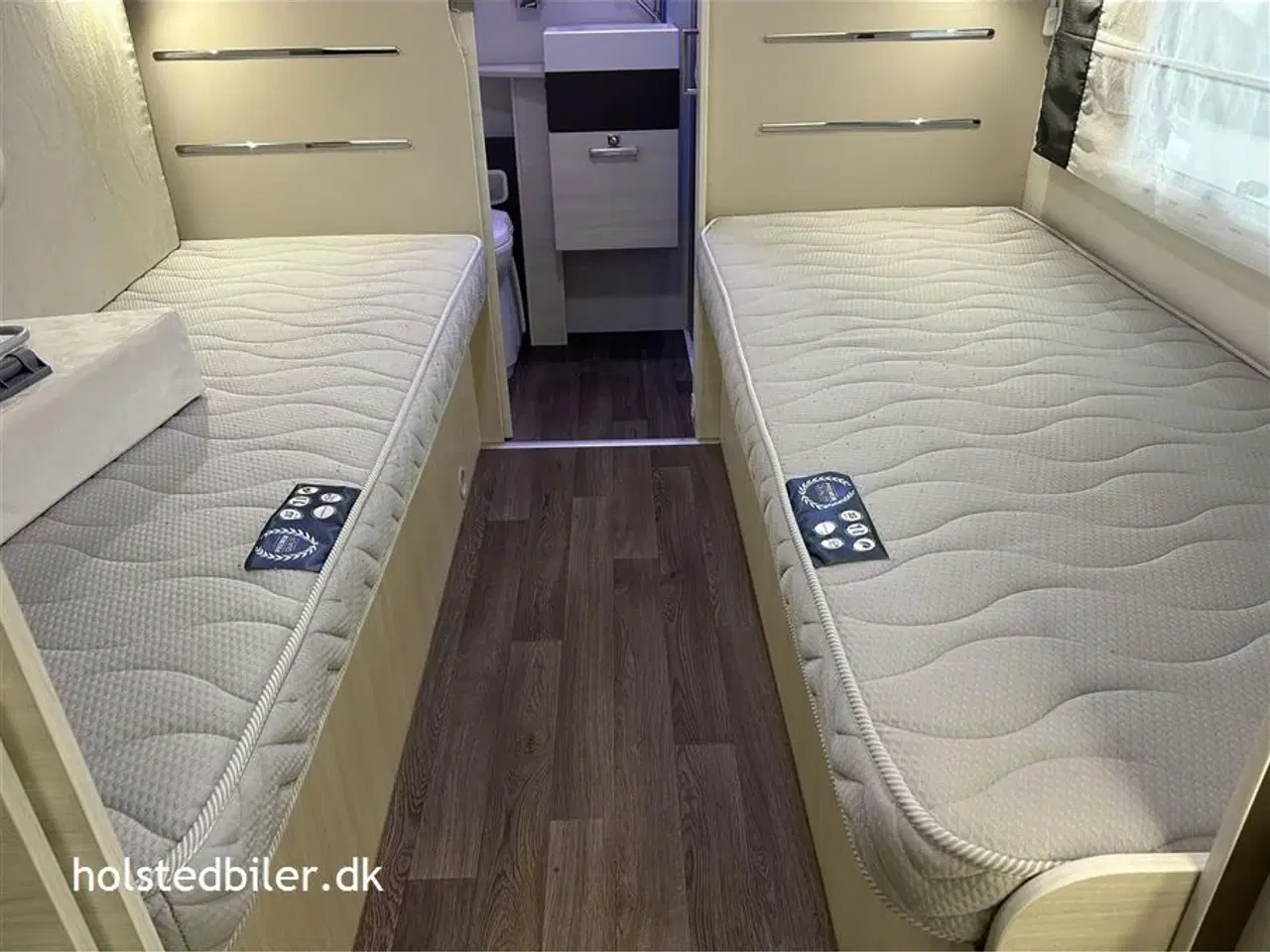 Billede 13 - 2019 - Chausson Welcome Premium 757   WC/bad i bagenden, automatgear og udstyr.