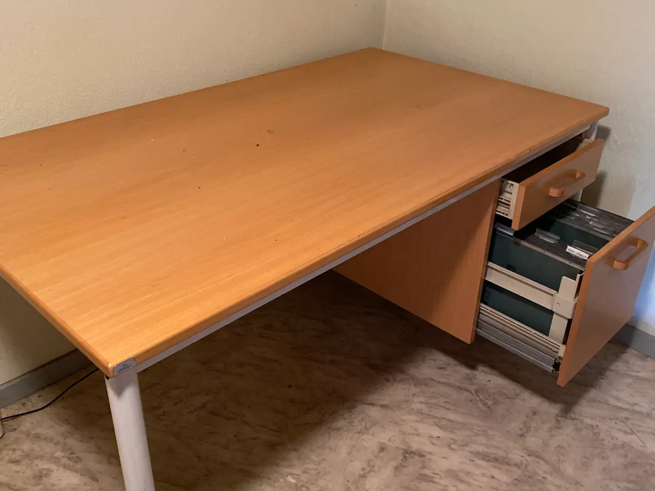 Billede 1 - Skrivebord 