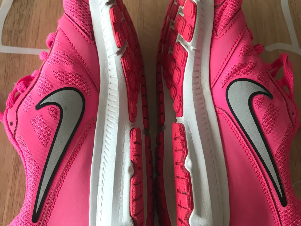 Billede 2 - Pink sko 40