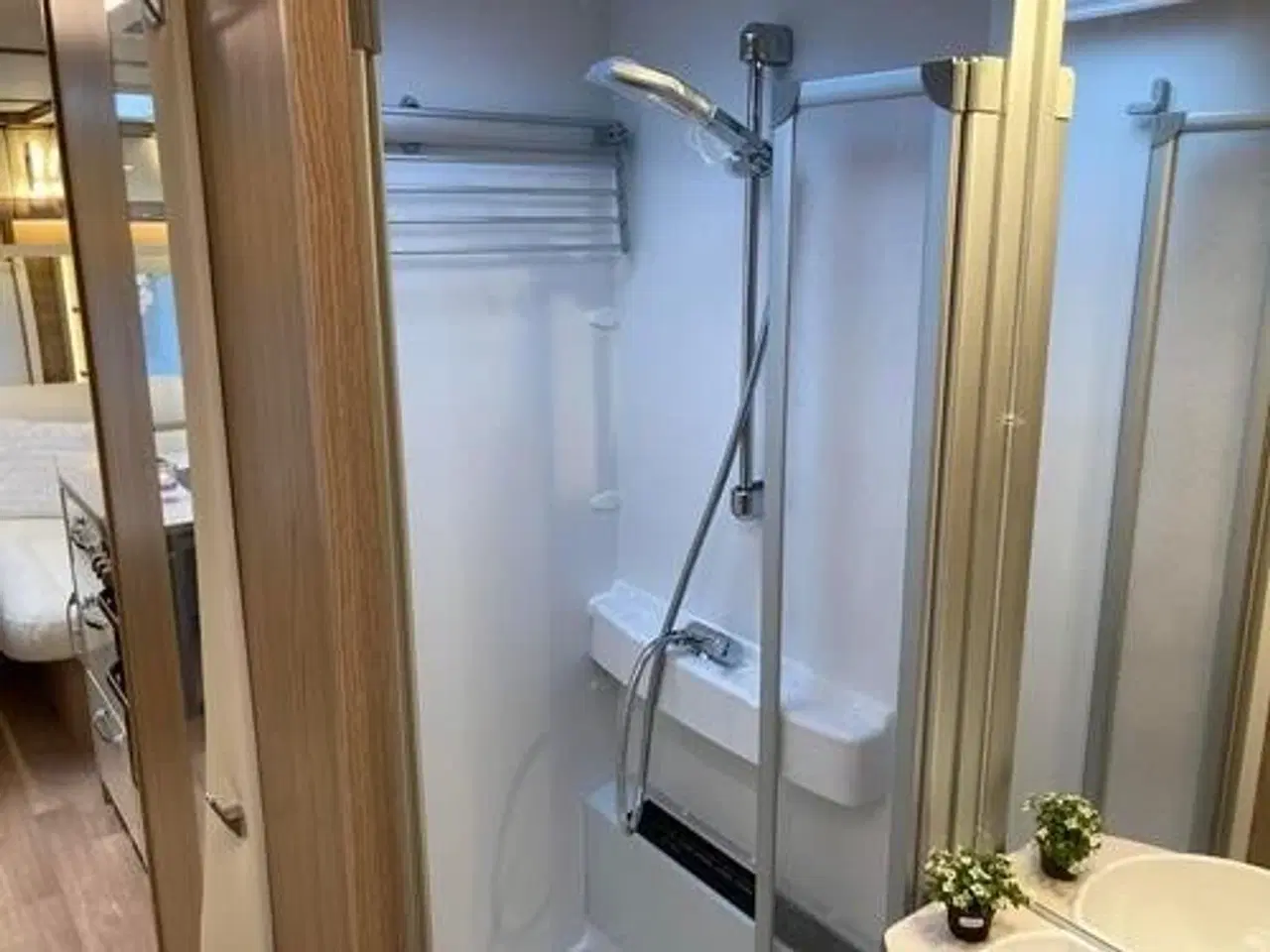 Billede 9 - LMC EXQUISITE VIP 695 D - TILBUD SPAR 29.995.- NU 433.100