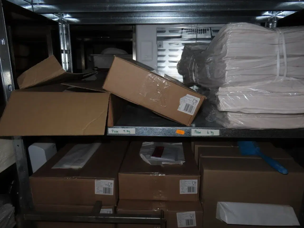 Billede 28 - Div. reoler og indhold