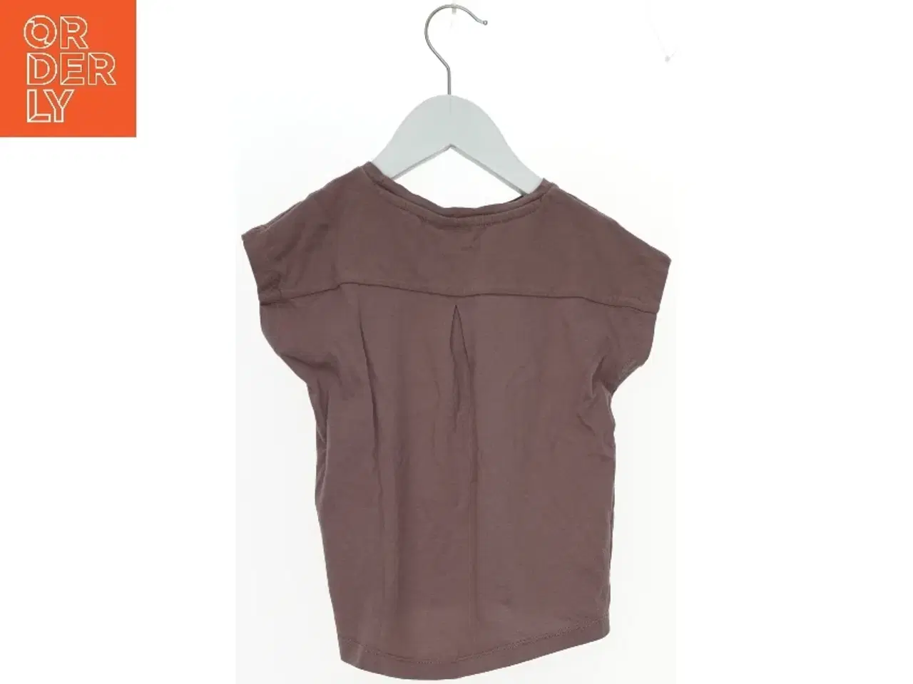 Billede 2 - Kortærmet T-shirt med logo fra Hummel (str. 104)