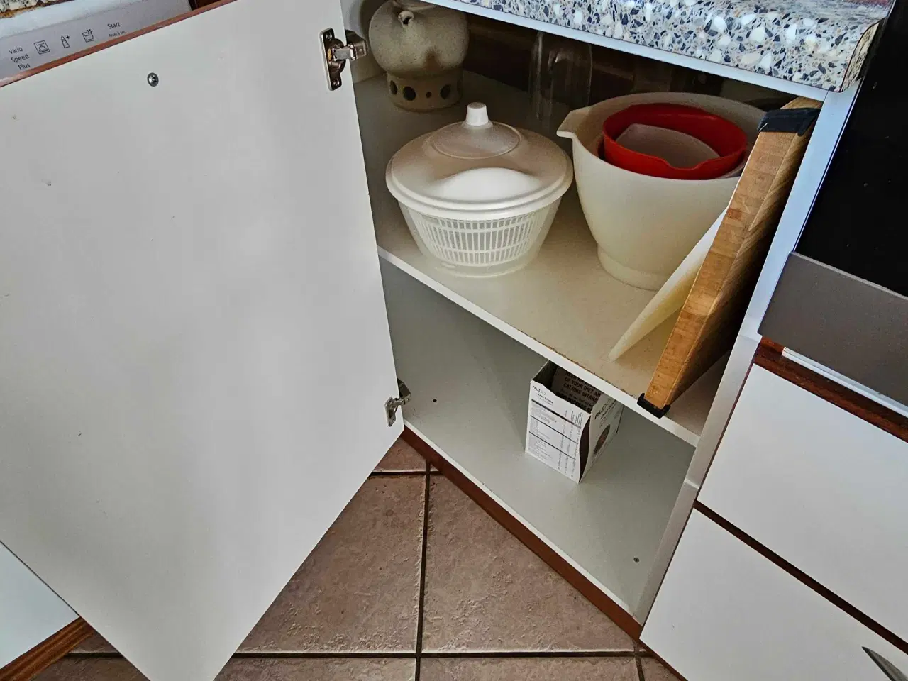 Billede 7 - Svane køkken hvid laminat med trækanter