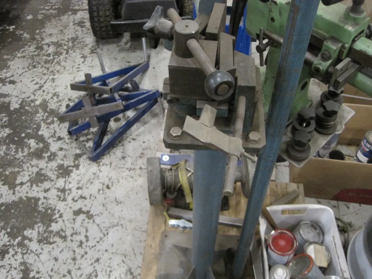 Billede 3 - Fladjernsbukker på søjle