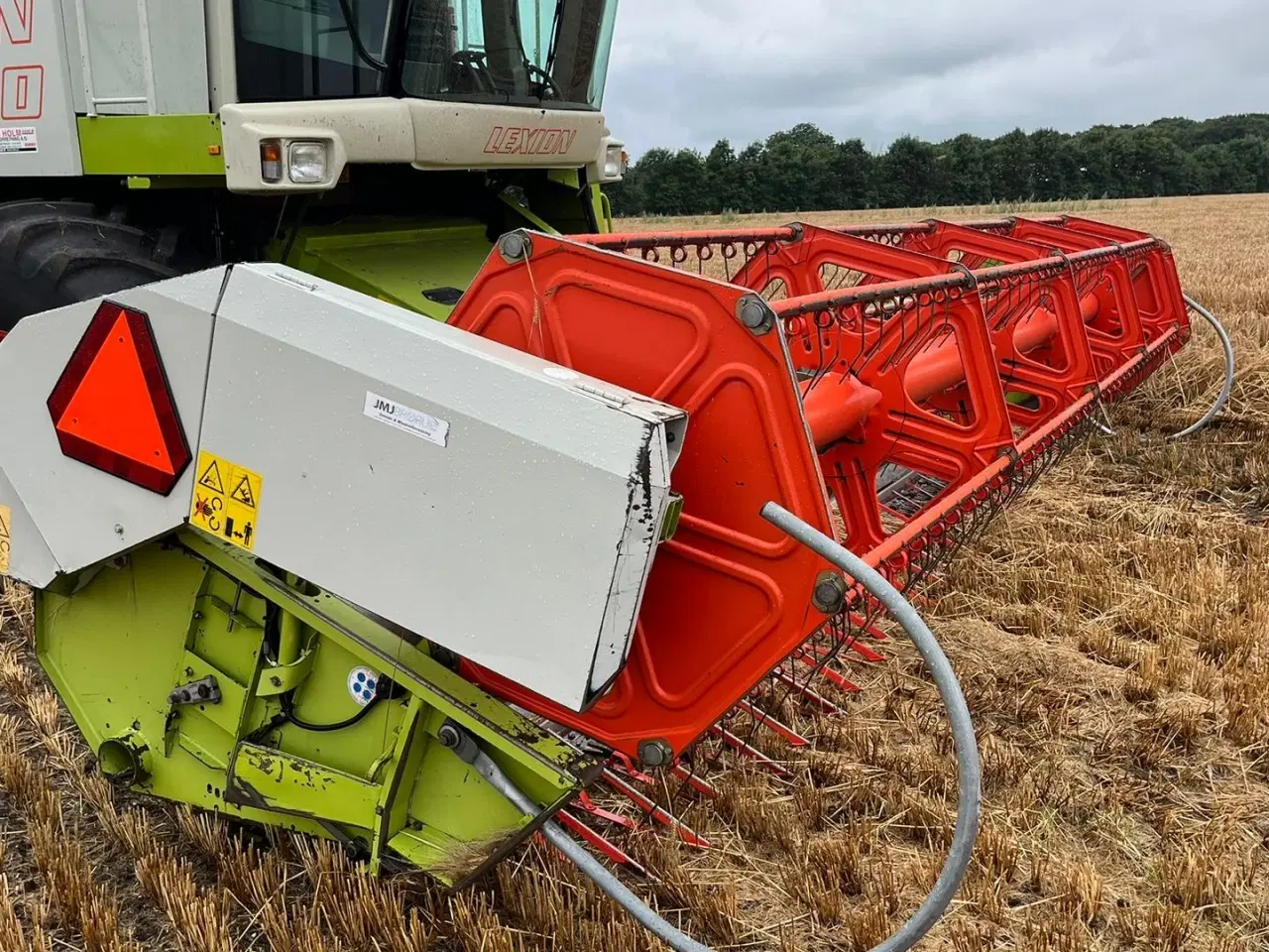 Billede 2 - CLAAS LEXION 420 Velholdt maskine med kun 1900timer og 600 Skærbord