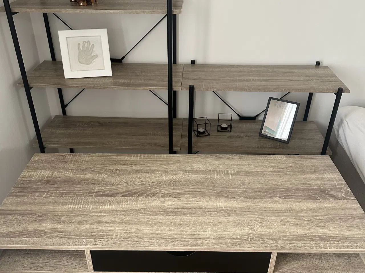 Billede 1 - Skrivebord + reol