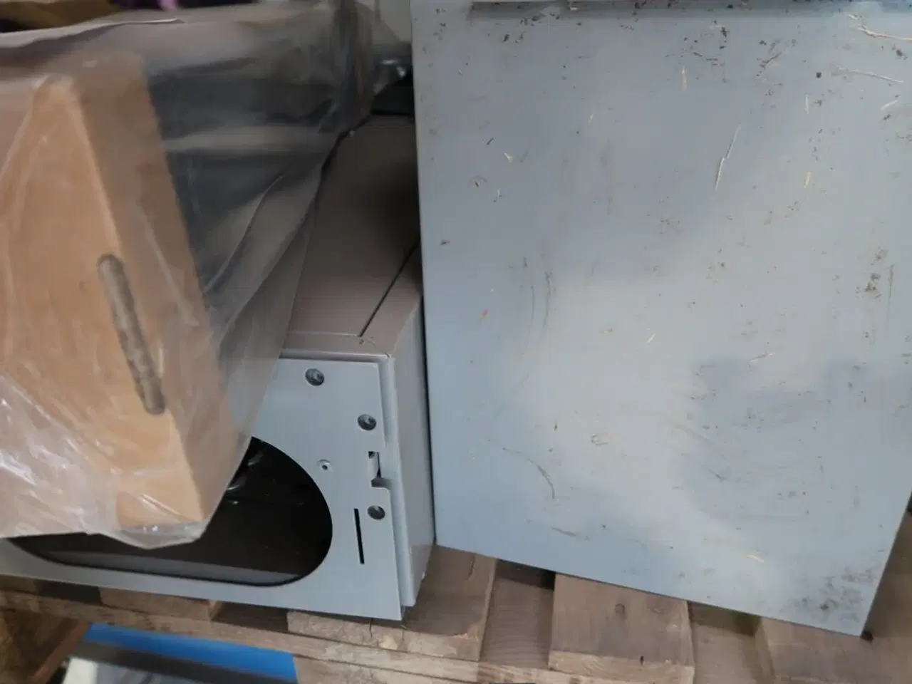 Billede 5 - Palle med metalkasser