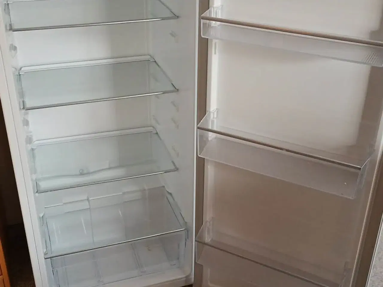 Billede 1 - Virkelig nydeligt køleskab