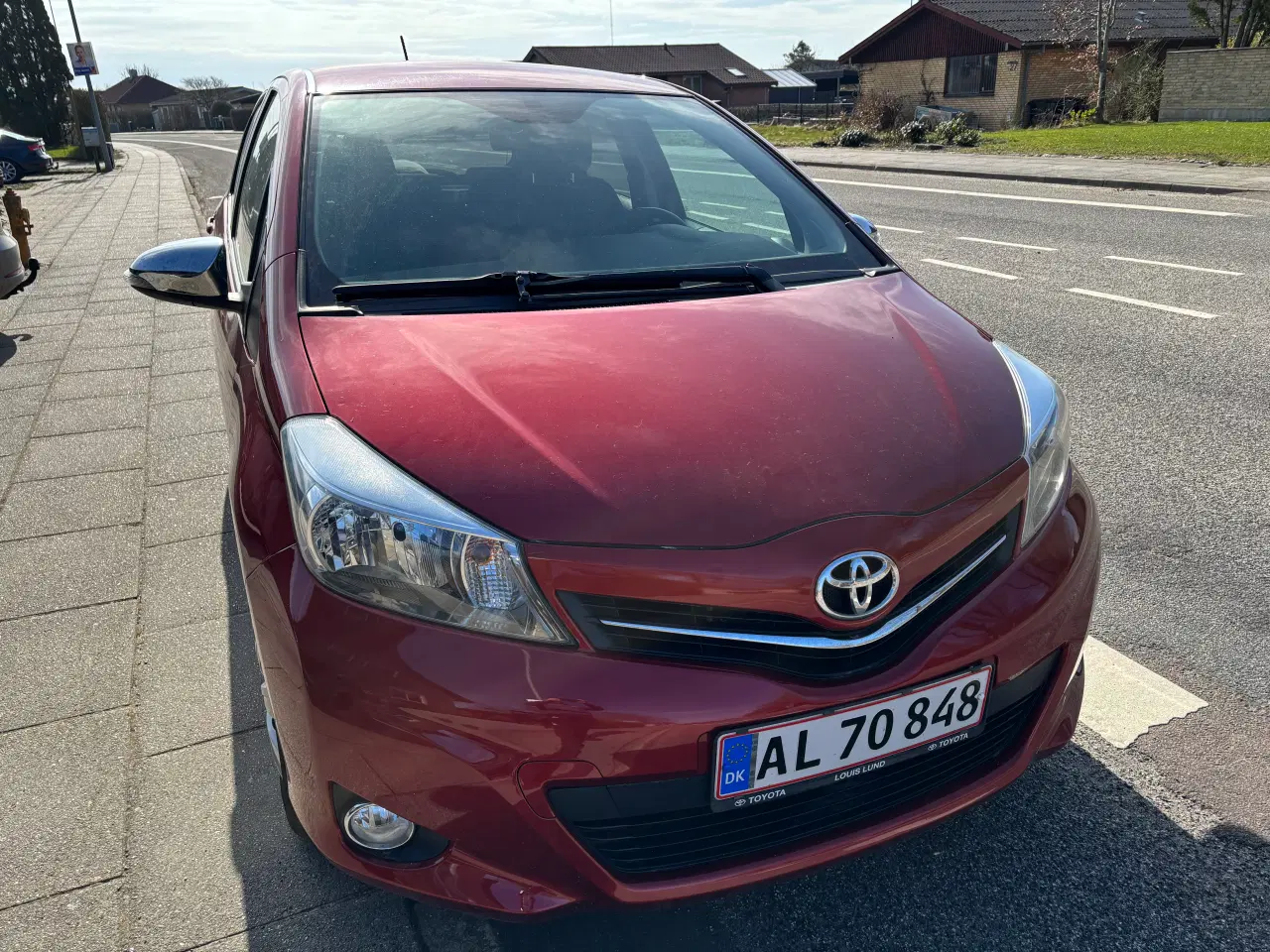Billede 2 - Yaris med få KM