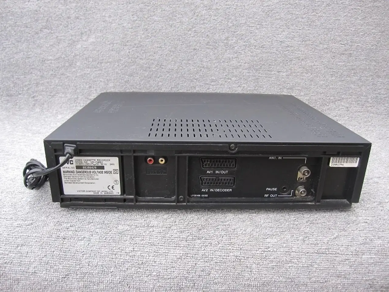 Billede 6 - VHS videomaskine, JVC, HR-J748