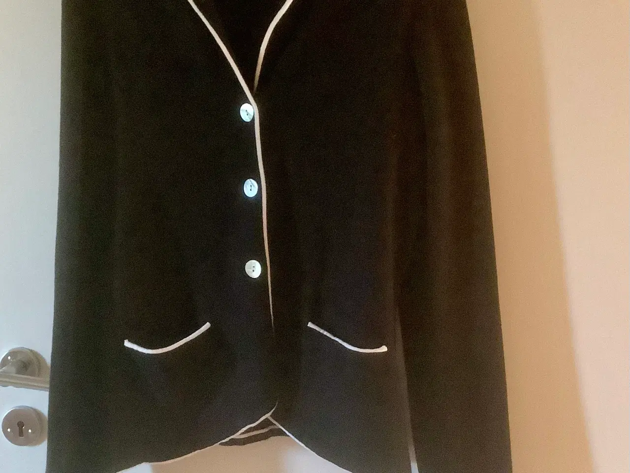 Billede 1 - Klassisk damejakke i bomuld.