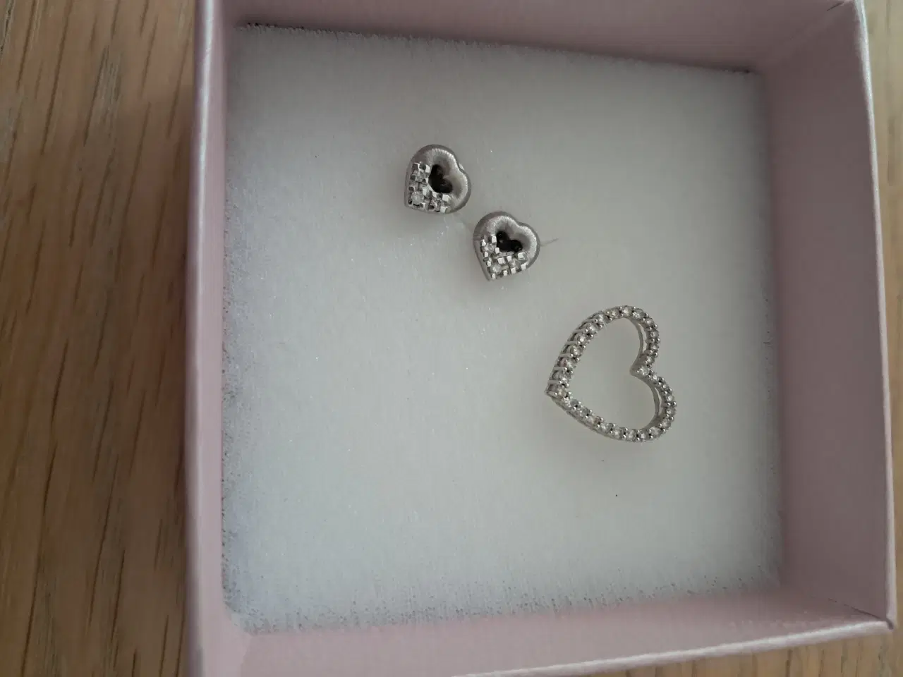 Billede 2 - Sælger, dette hvudgulds smykkesæt. Med diamanter