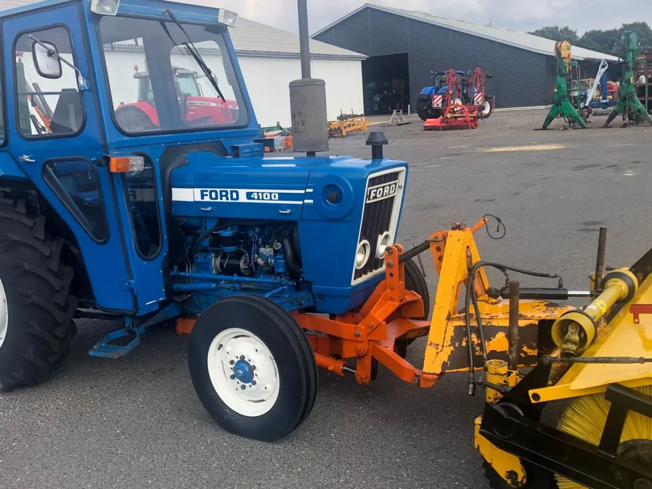 Billede 3 - Ford 4100 Med Kost og Sneskraber