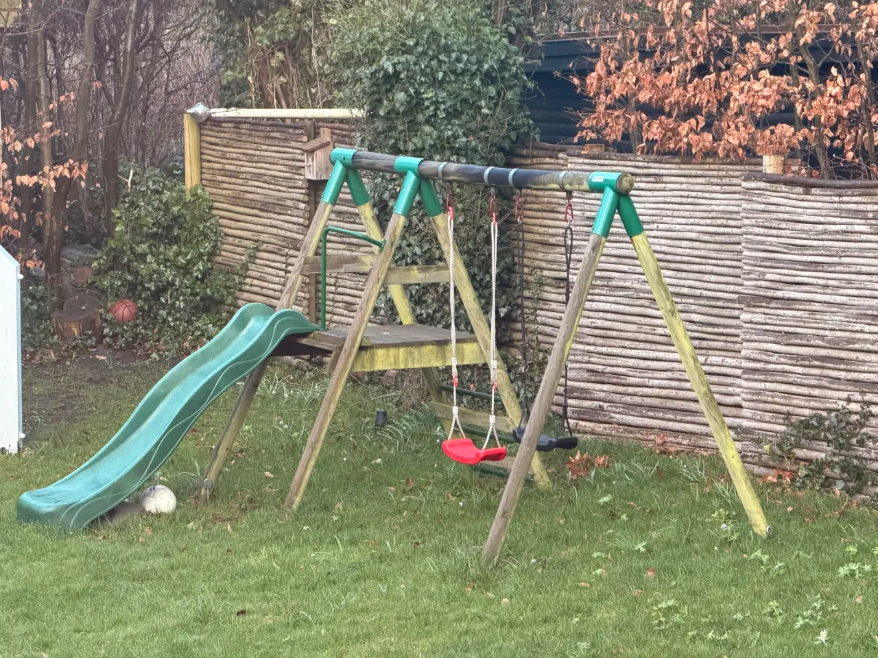 Billede 1 - Gyngestativ med to gynger og rutsjebane