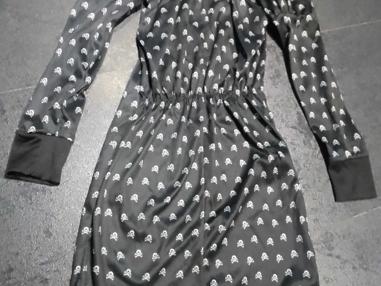 Billede 2 - THE ADAMS FAMILY kostume 