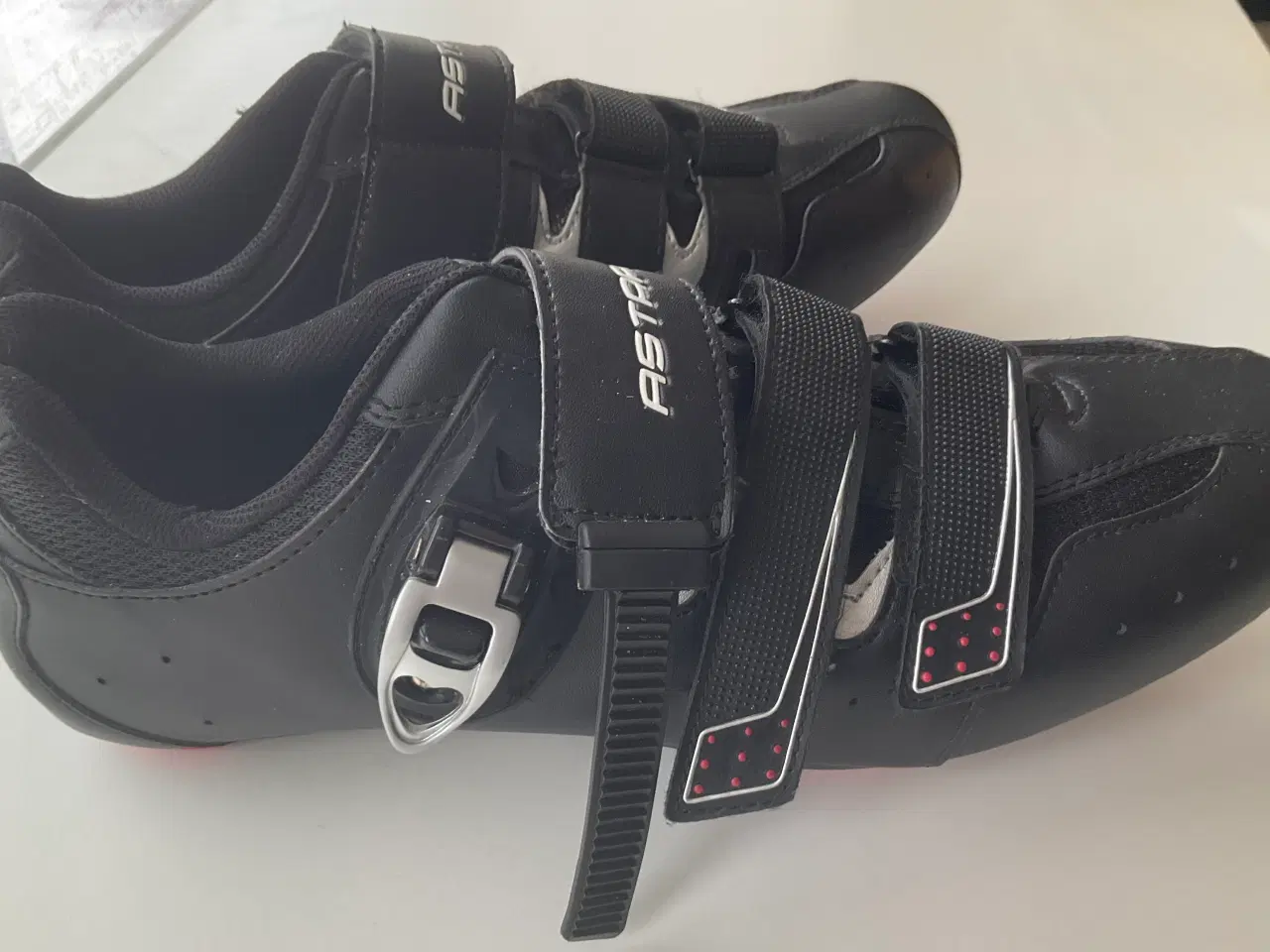 Billede 13 - Astral cykelsko til cykling eller spinning 