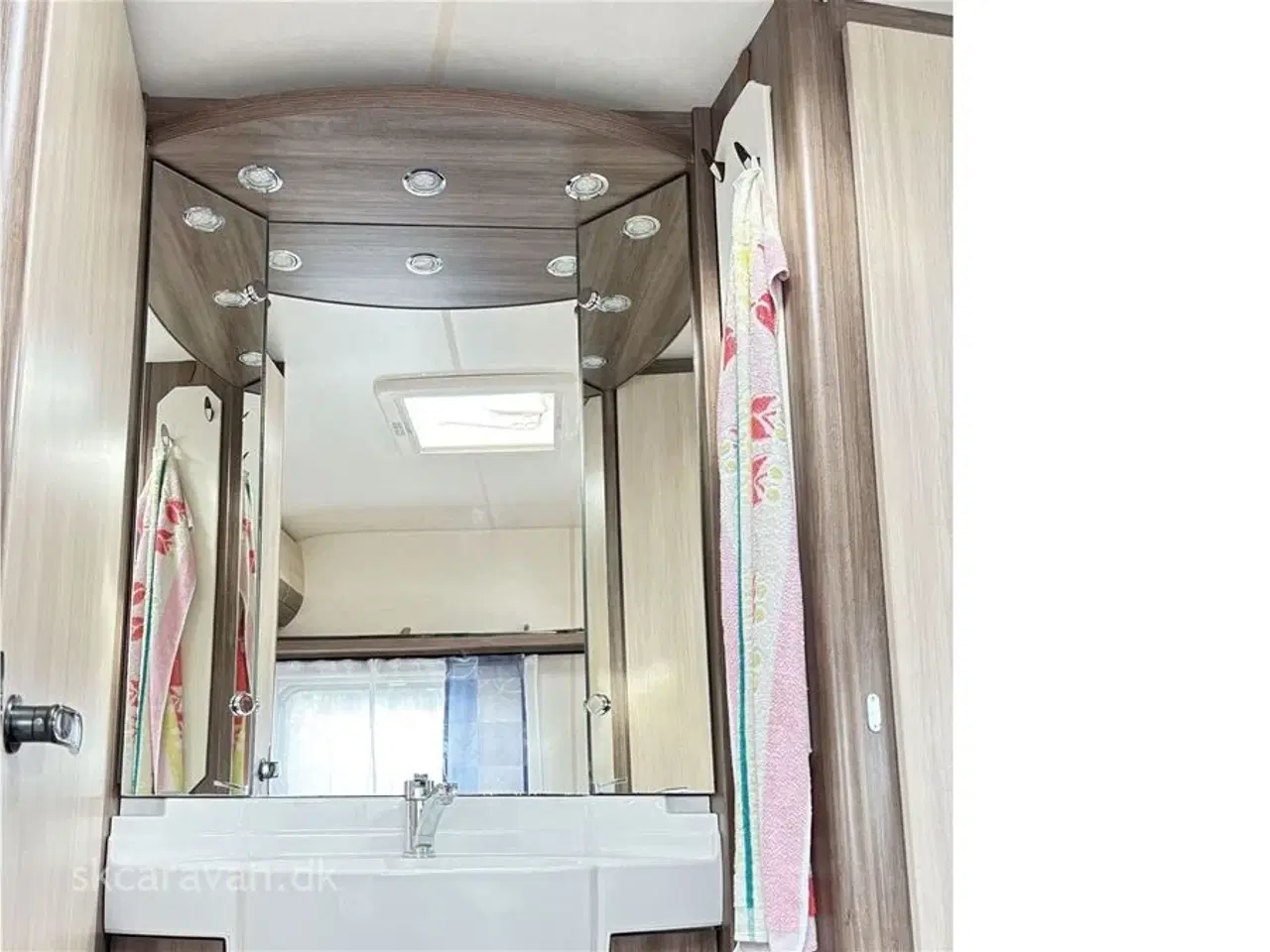 Billede 9 - 2014 - Hobby De Luxe Easy 400 SFE   Pæn og velholdt campingvogn