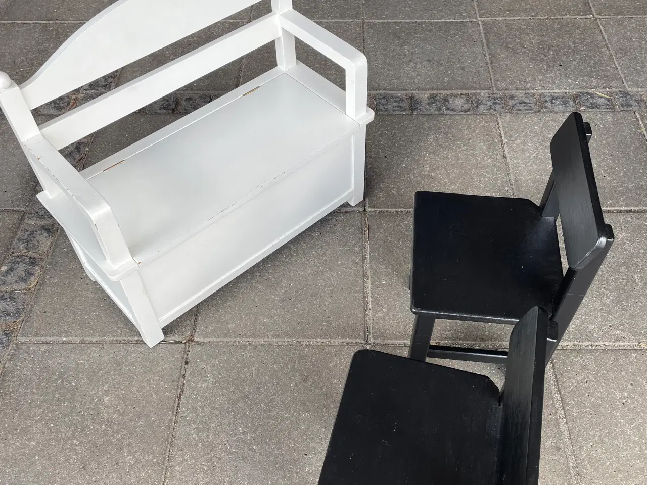 Billede 5 - Børnemøbler bænk og 2 stole