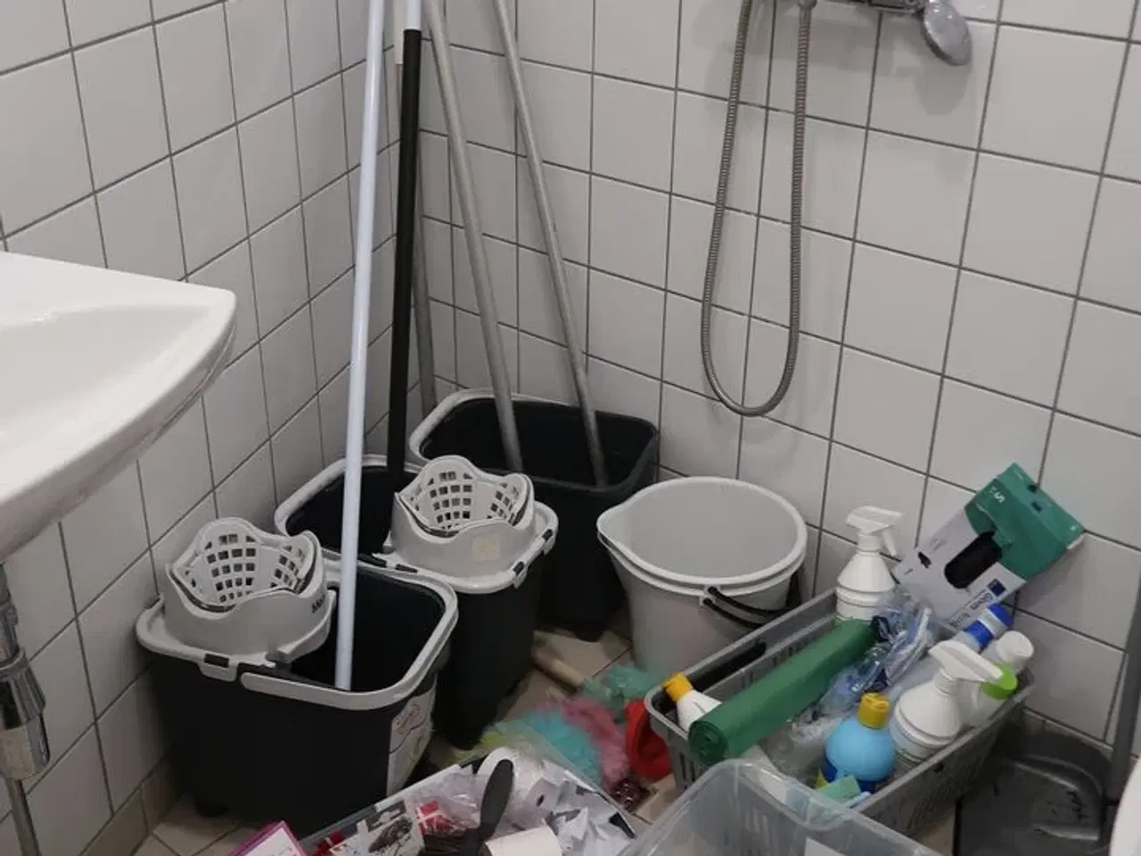 Billede 1 - Diverse rengøringsredskaber mm.