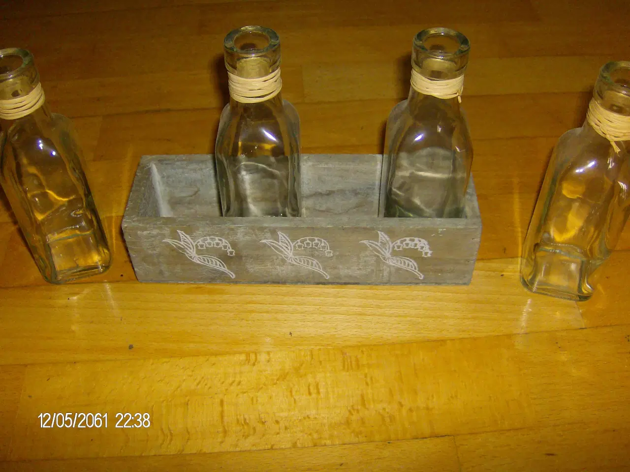 Billede 4 - Trækasse med 4 flasker 