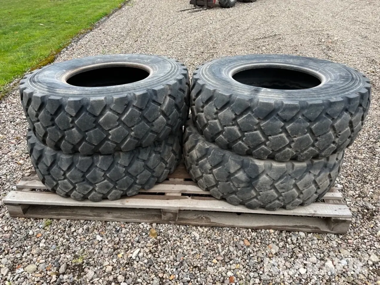 Billede 4 - Dæk 335/80 R 20 MICHELIN