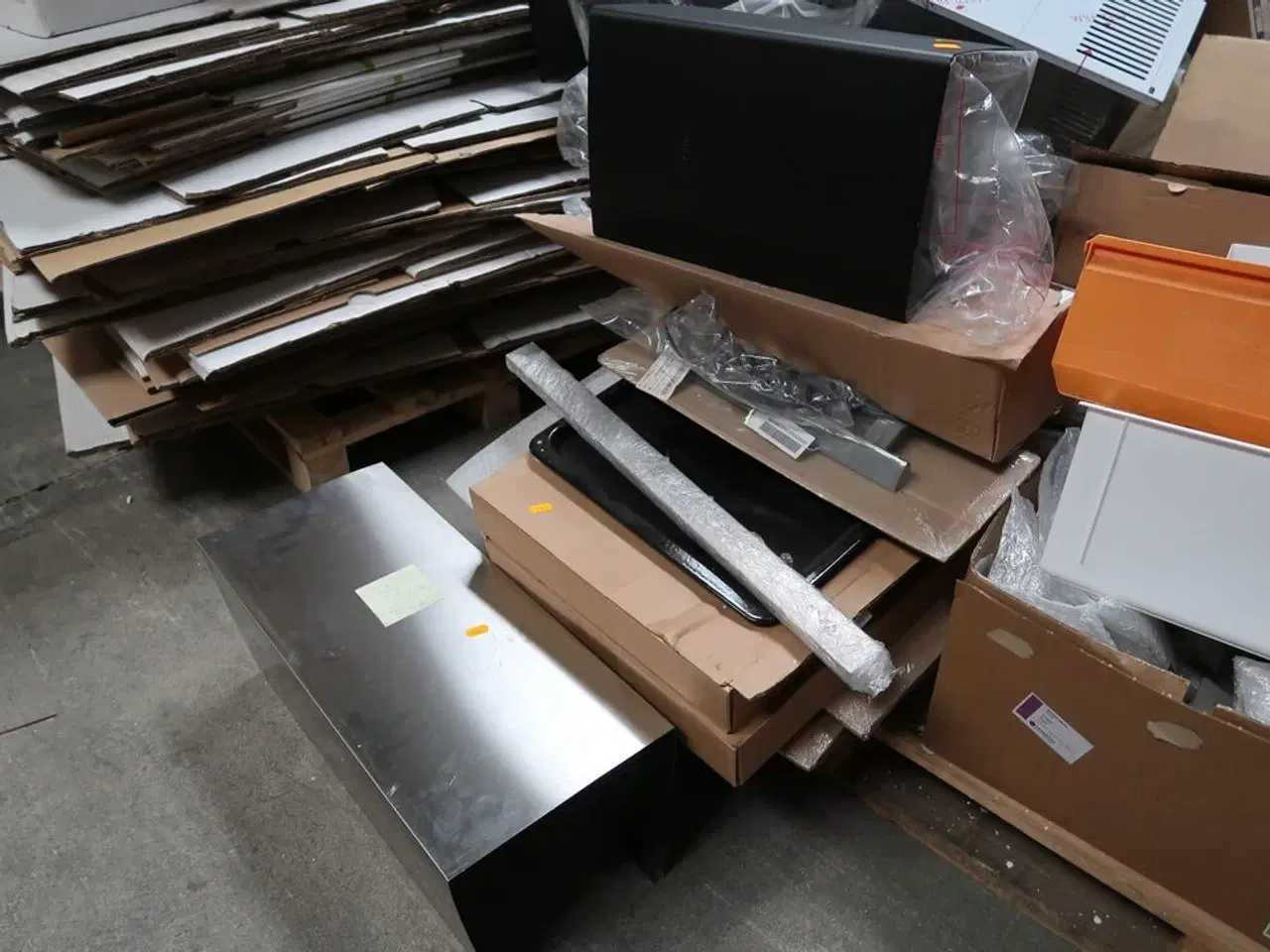 Billede 7 - Palle med div. Tilbehør til emhætte m.m.