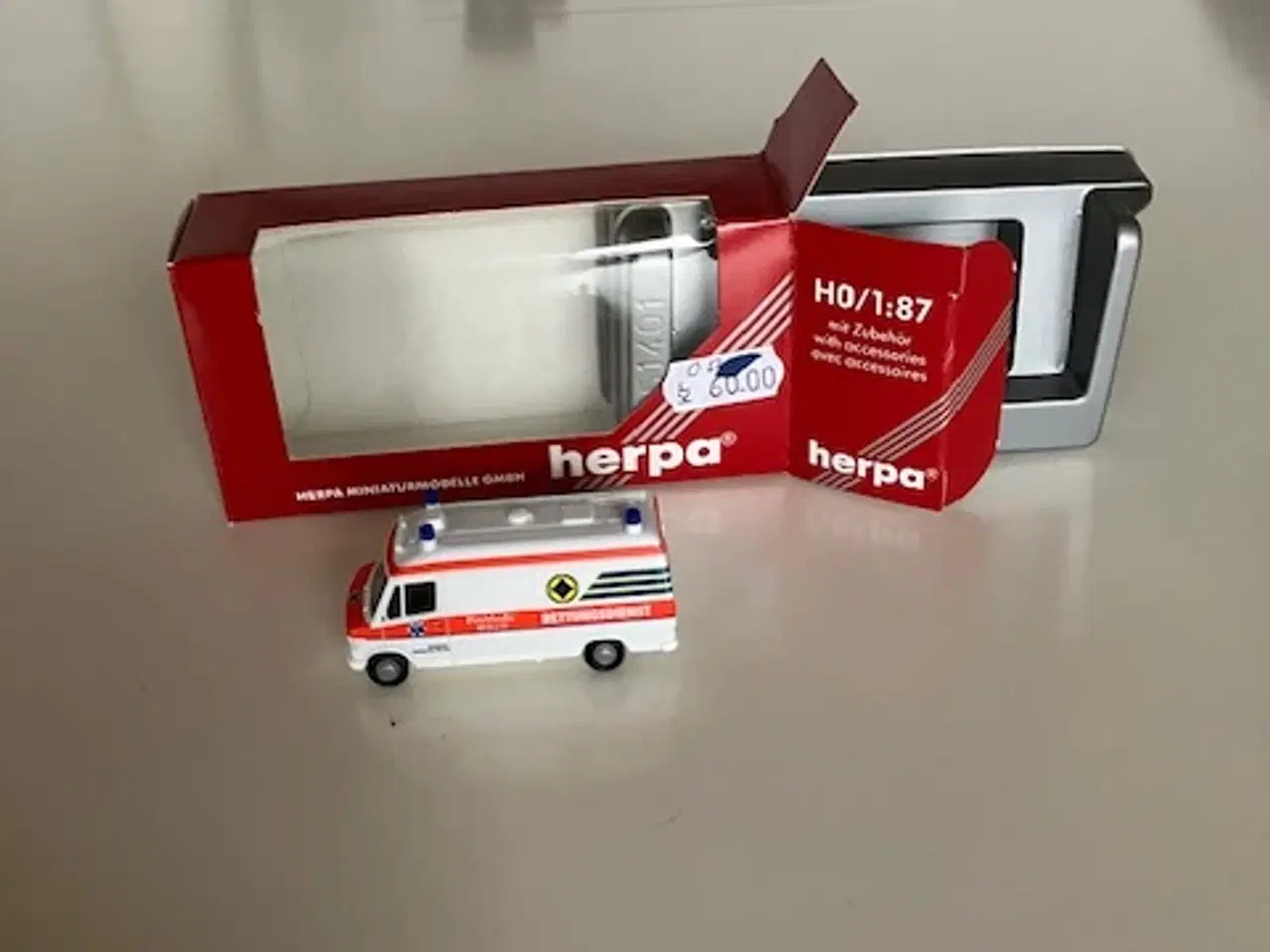 Billede 1 - Herpa Ambulance Mercedes 310 D RTW (7145) 1:87 H0 