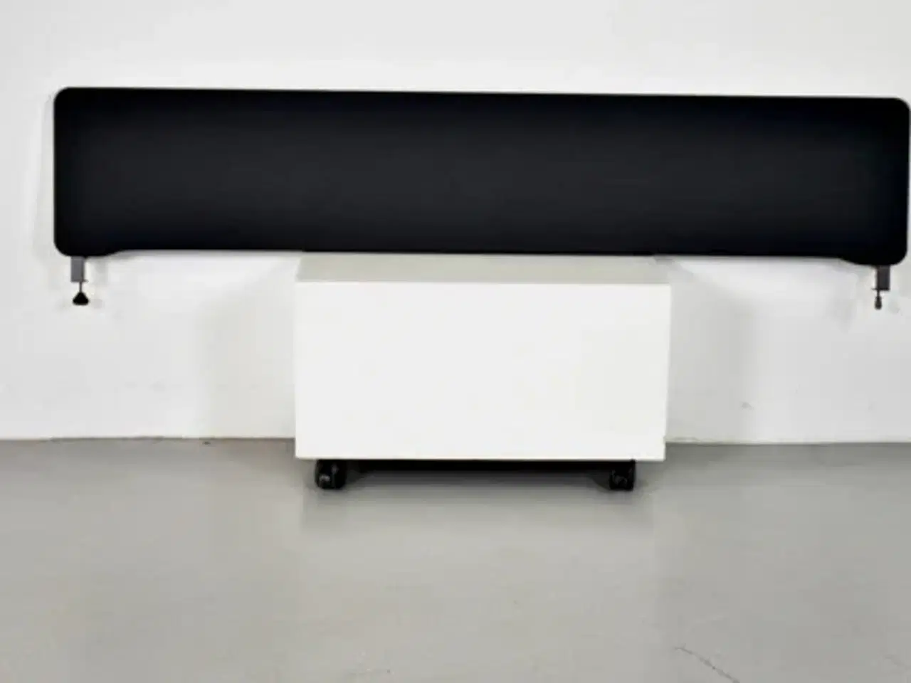 Billede 1 - Lintex edge bordskærm i sort, inkl. 2 sorte beslag