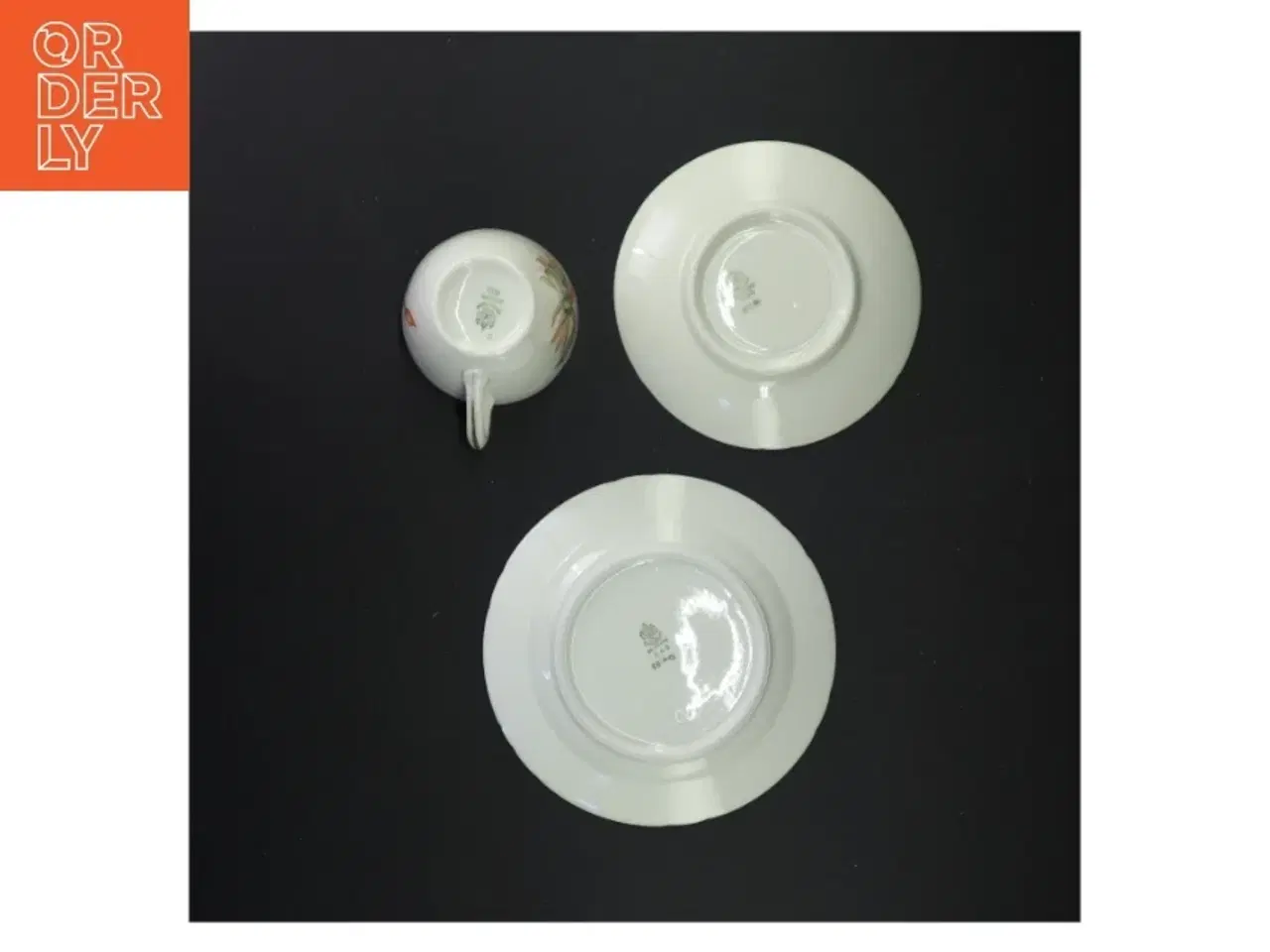 Billede 2 - Porcelænskop og -underkop med tallerken fra Bing Og Grøndal (str. 15 x 9 cm)