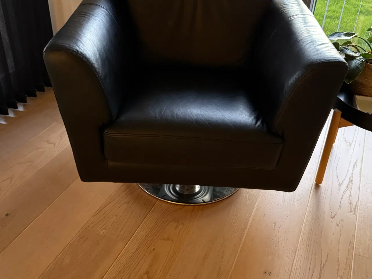 Billede 2 - Lækker sort dreje/lænestol