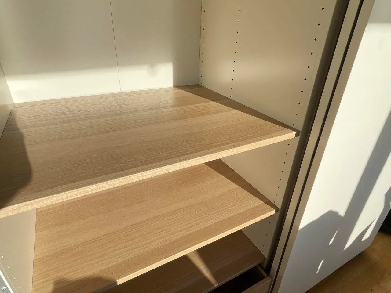 Billede 2 - Klædeskab - Ikea