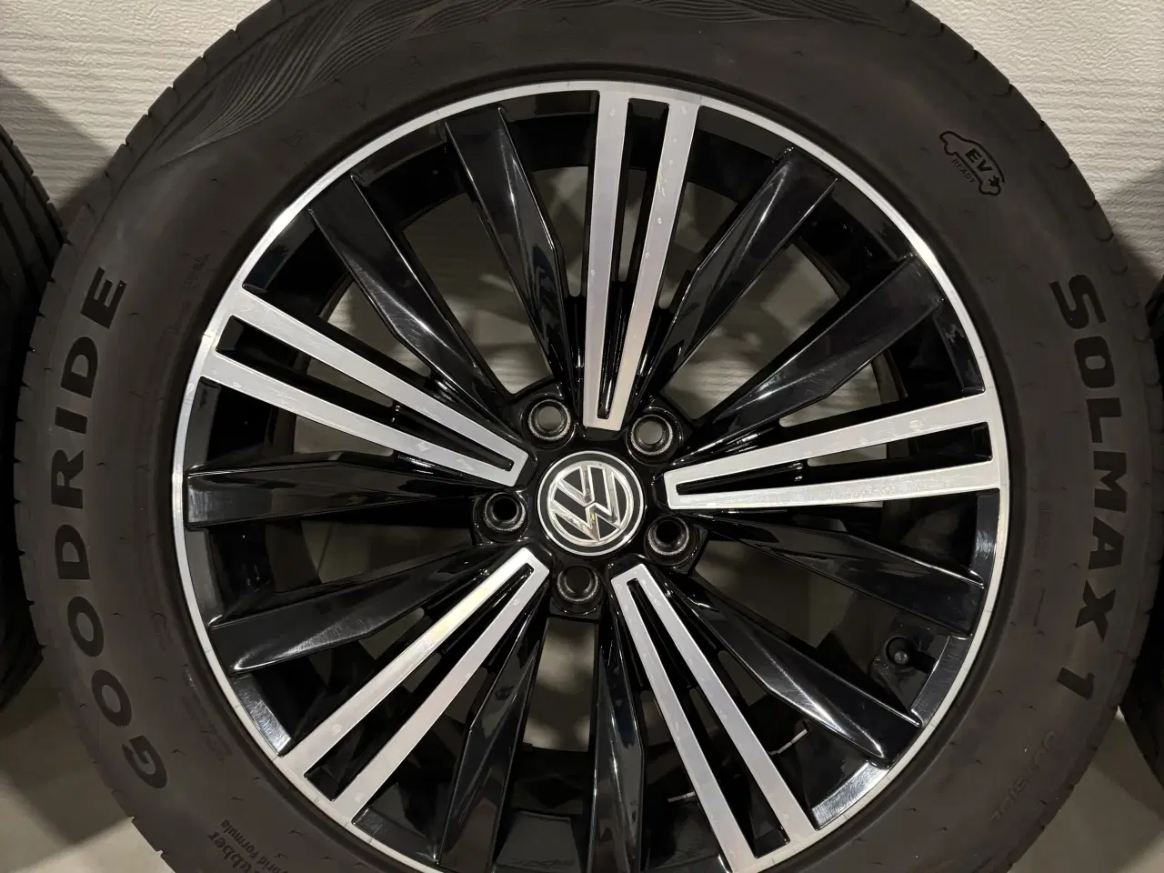 Billede 4 - VW sommerdæk med original fælge