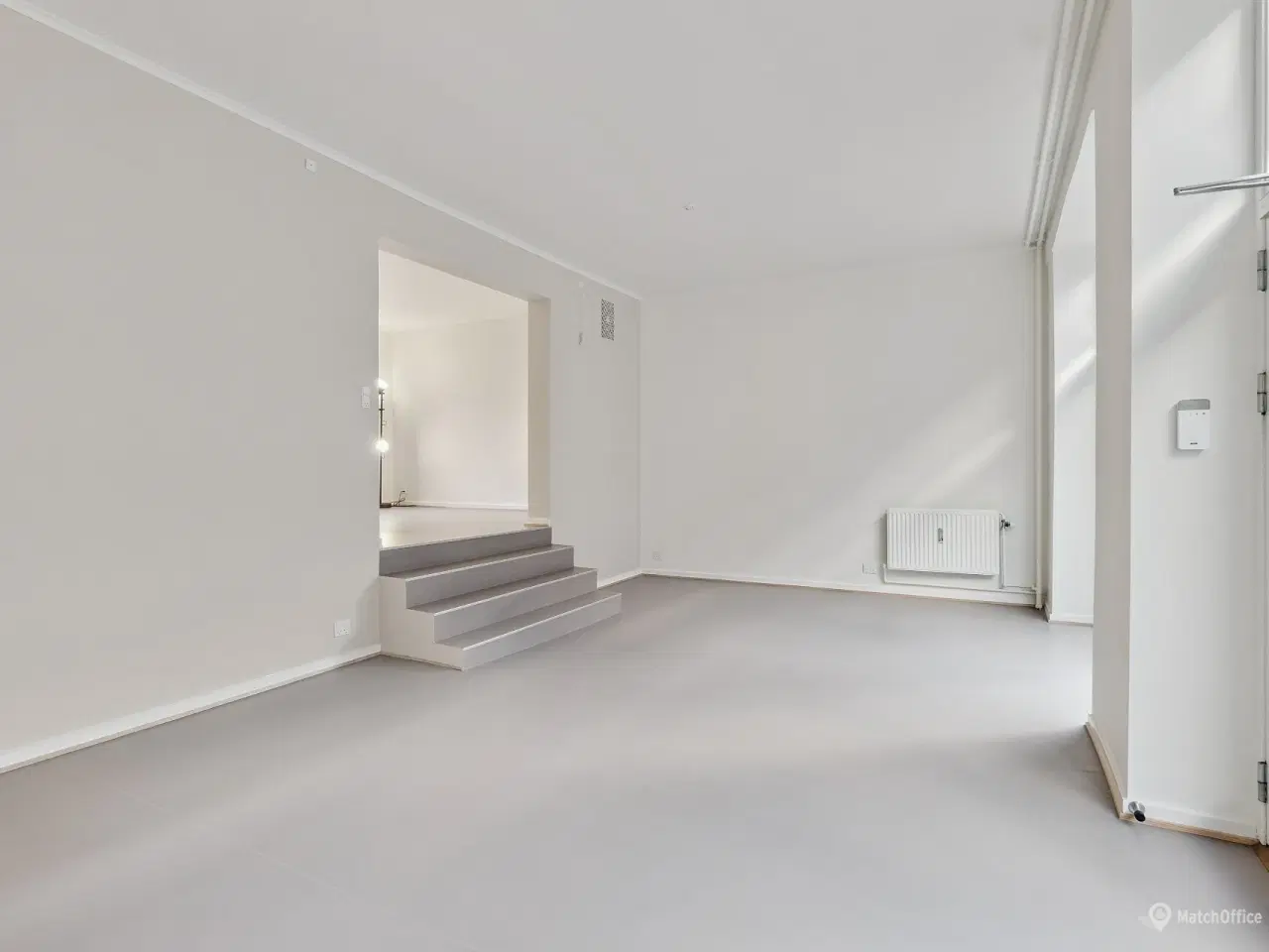 Billede 3 - Flot butik/klinik/Coffee shop med store facadevinduer –