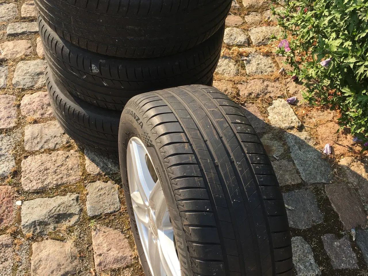 Billede 3 - Alufælge, Dezent, med Bridgestone  dæk 225, 55,R16
