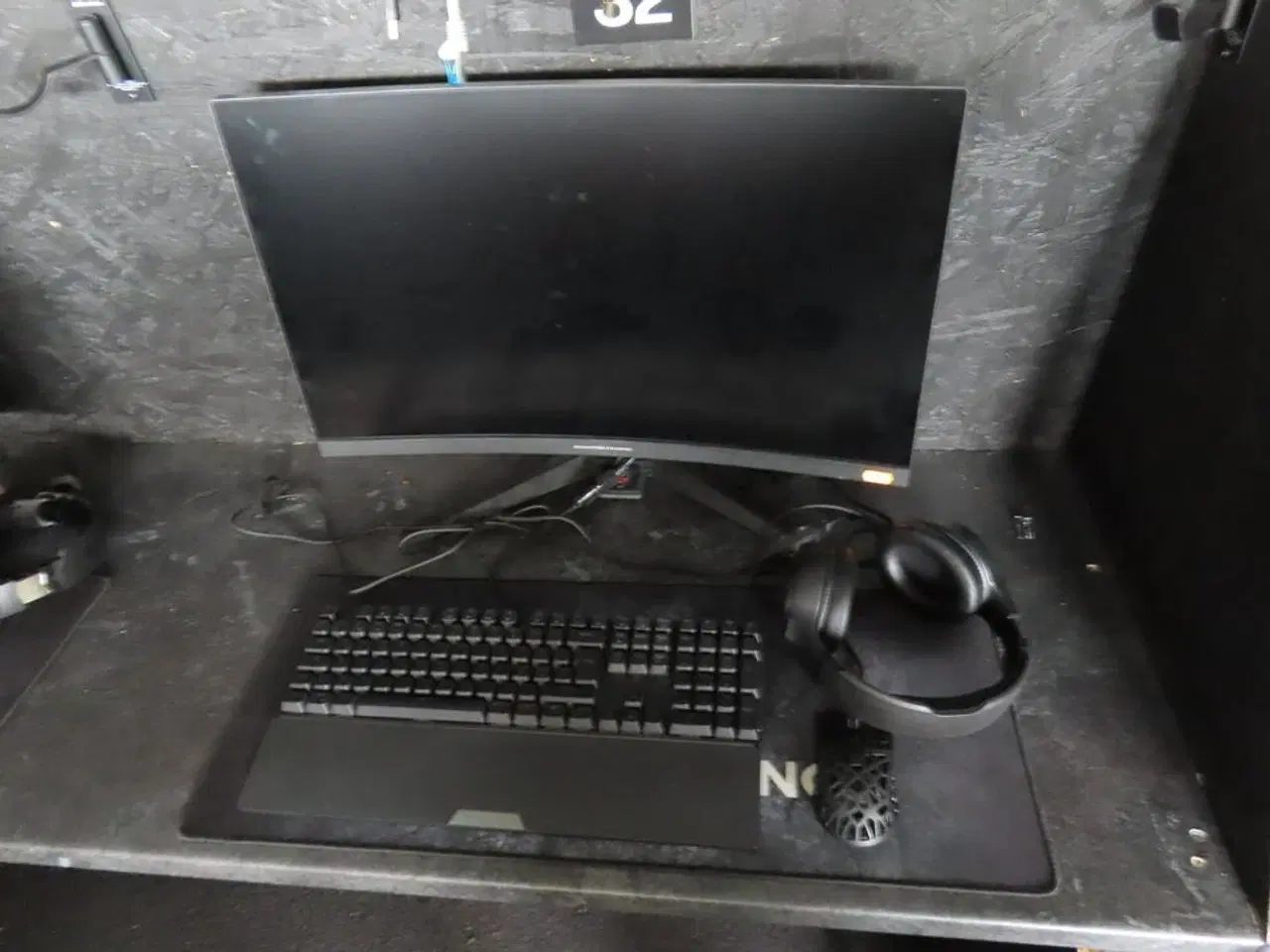 Billede 1 - 27" curved gaming monitor, ASROCK PHANTOM GAMING pg27f15rs1a