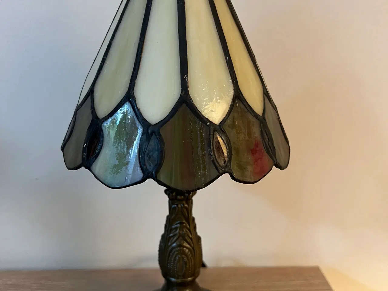 Billede 2 - Smuk lille Tiffany bordlampe 