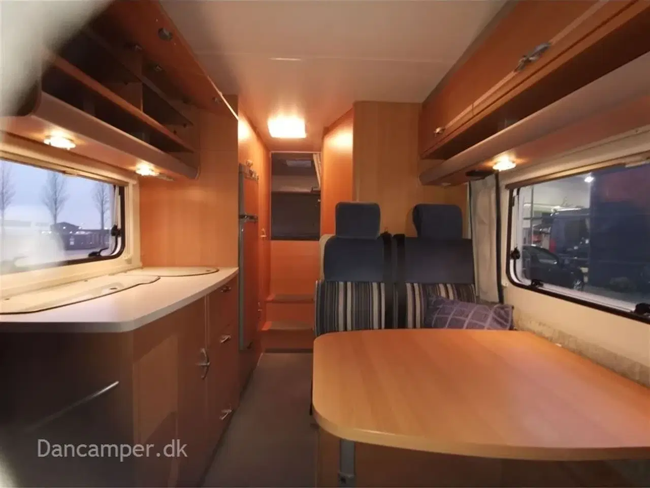 Billede 14 - 2008 - Knaus Traveller Sport Silver Line   Super dejlig camper med plads til 6 personer. Dobbeltseng på tværs i bag samt dobbeltseng i alkove.