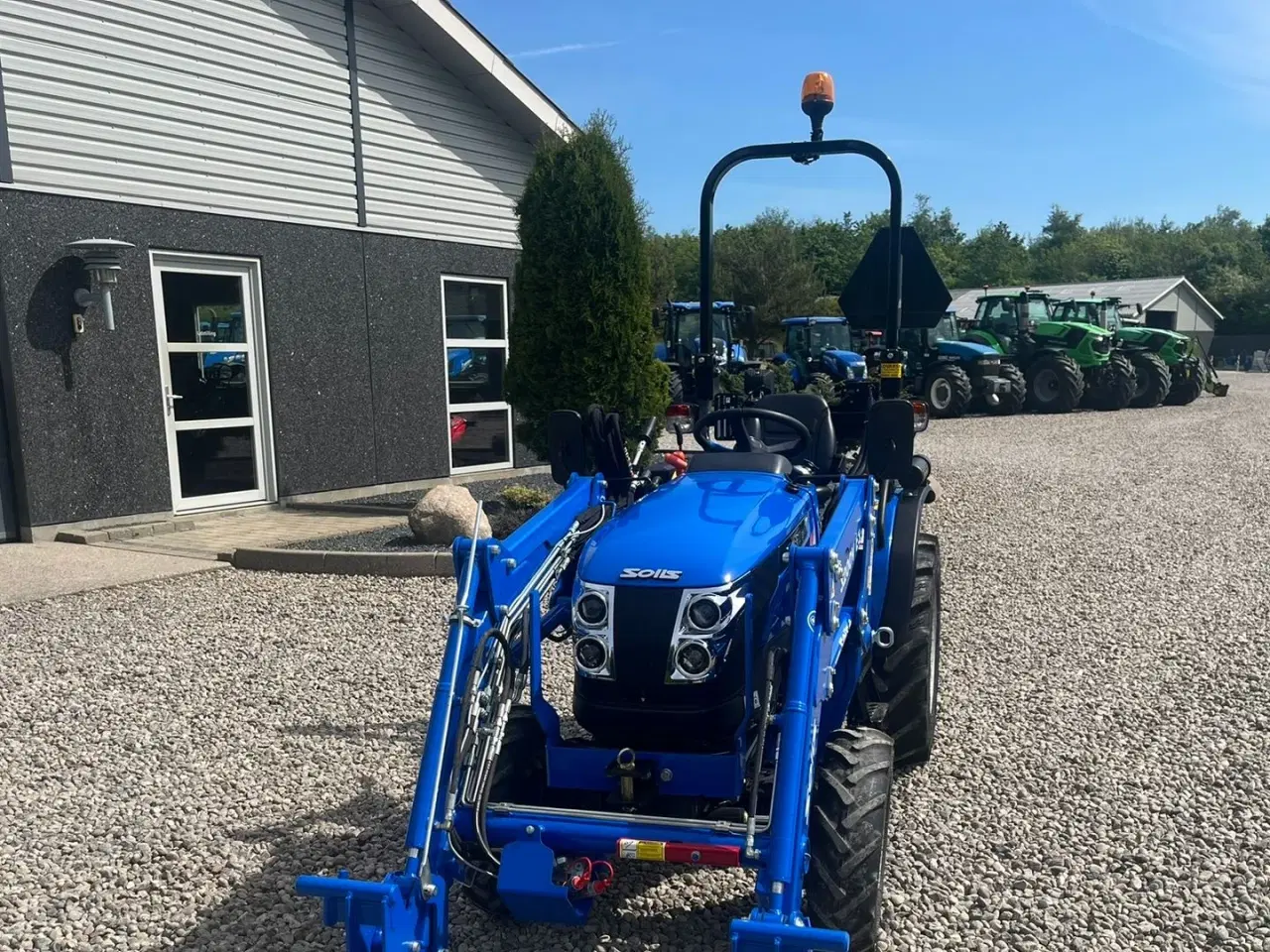 Billede 14 - Solis S26 6+2 gearmaskine med Fuldhydraulisk frontlæsser
